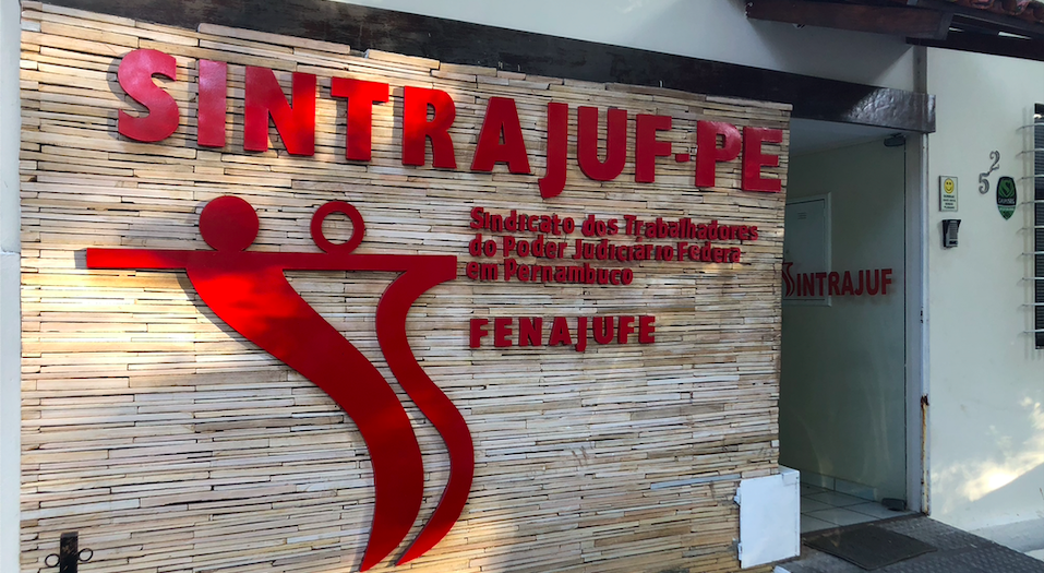 Sintrajuf-PE realiza encontro de Técnica(o)s Judiciária(o)s e debate reformas, carreira e unidade da categoria