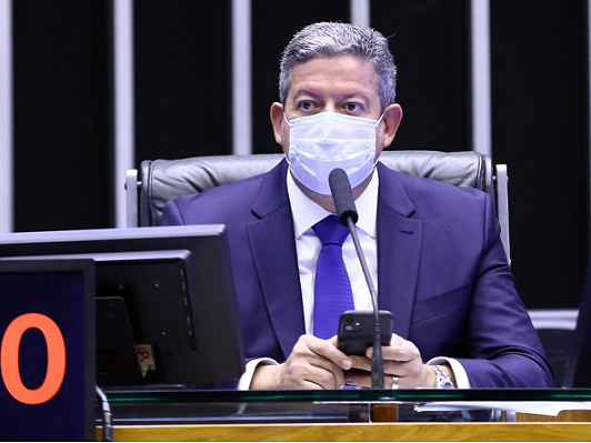 Lira adia reforma tributária e coloca votação da PEC 32 como prioridade na Câmara