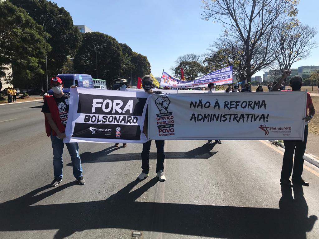 Sintrajuf-PE participa de atos contra a PEC32 no retorno das atividades do Congresso, em Brasília