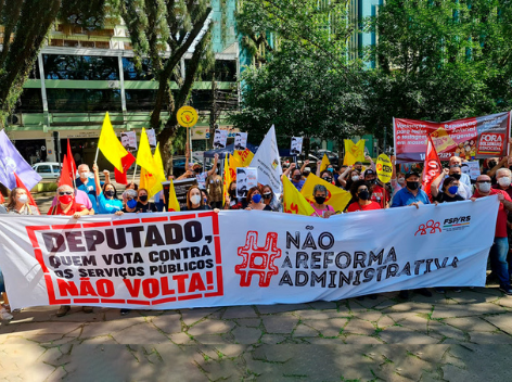 Frente dos Servidores realizam ato em Santa Cruz do Sul contra a reforma administrativa*