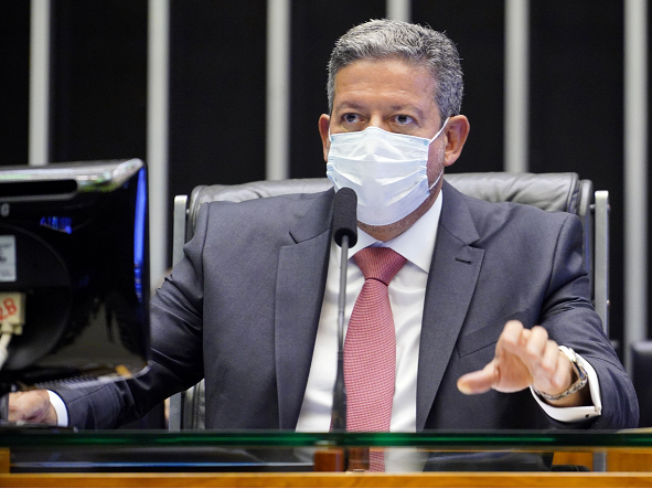 PEC 32: sem votos para aprovação no plenário, Lira negocia com partidos; pressão continua