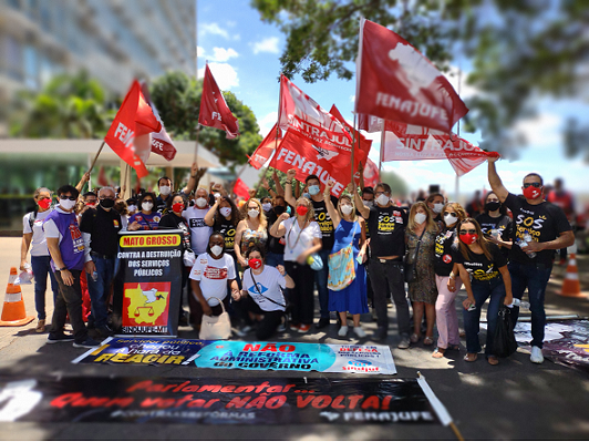 Ato pelo Dia do Servidor toma Esplanada dos Ministérios e manda recado: não à PEC 32