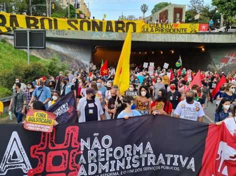 Dezenas de milhares se manifestam em Porto Alegre pelo “Fora Bolsonaro”; Sintrajufe/RS e outras entidades levaram para a mobilização luta contra a PEC 32