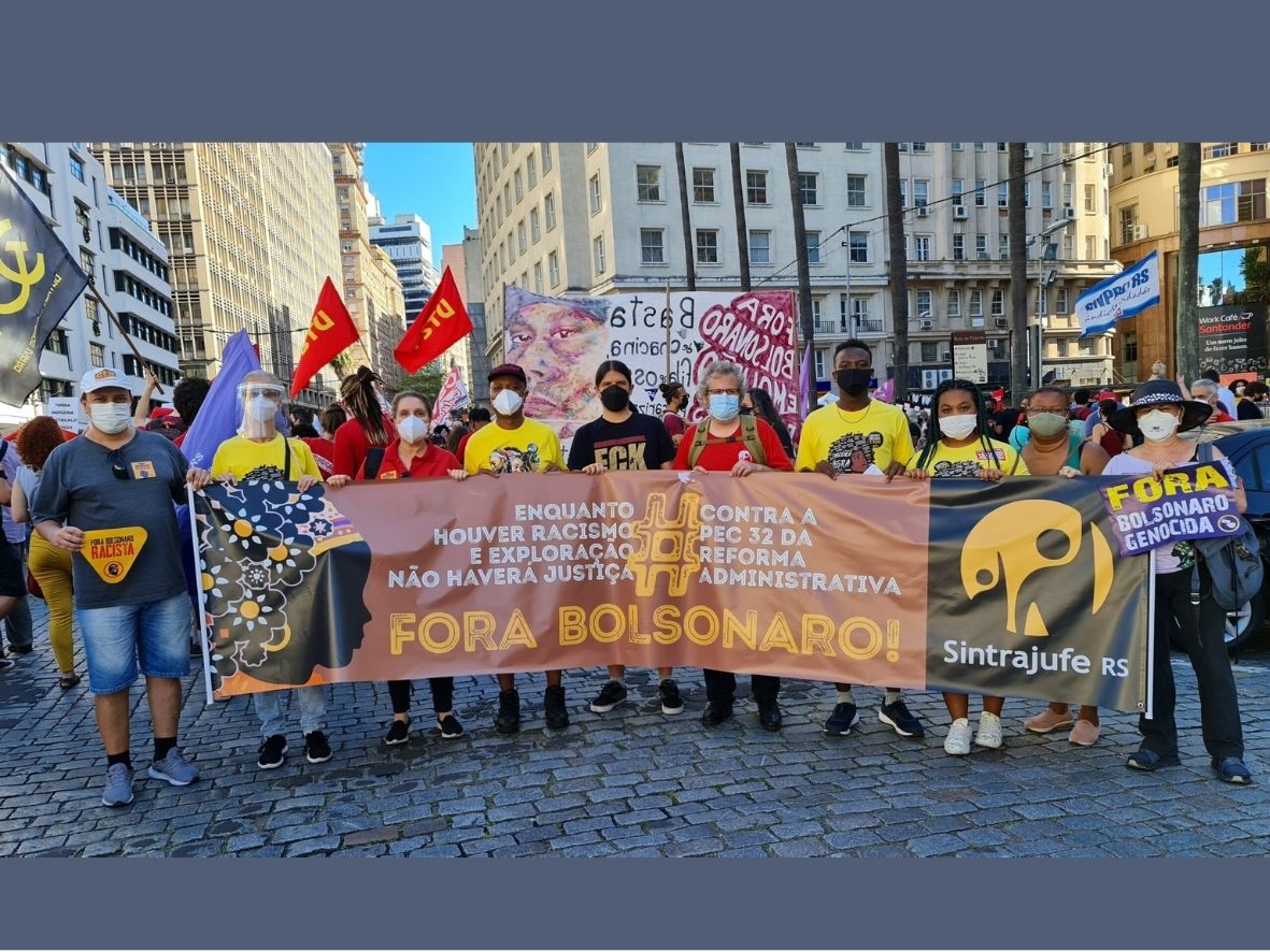 Com participação do Sintrajufe/RS, ato marcou os 50 anos do Dia da Consciência Negra e colocou luta pelo Fora Bolsonaro e contra a PEC 32 na rua novamente