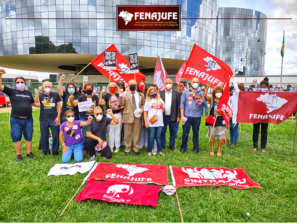 Na PGR, servidores pedem que Aras tire da gaveta relatório da CPI que atribuiu nove crimes a Bolsonaro