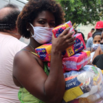 Contra a pobreza menstrual: Sisejufe doa absorventes para mulheres de comunidades do Rio