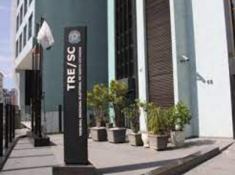 Reunião com servidores do TRE-SC destaca cobrança por Plano de Segurança na eleição 2022