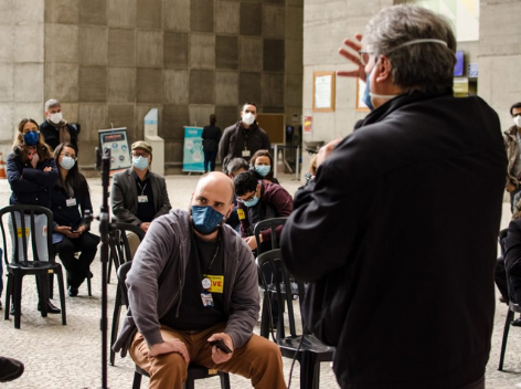 Em dia de greve, categoria realiza ato híbrido e convoca novas atividades