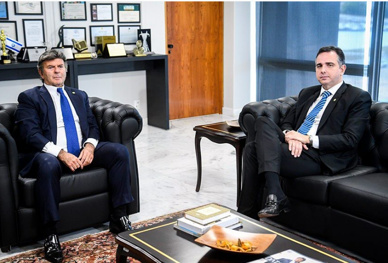 Ou para todos ou para ninguém: enquanto servidores continuam com perdas, Bolsonaro, Pacheco e Fux querem engordar proventos de magistrados