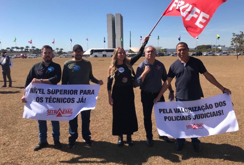 Servidores realizam ato em frente ao CJF no primeiro dia da jornada de mobilização na capital federal