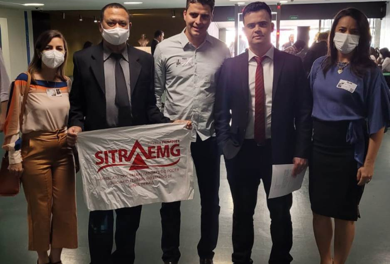 Servidores abordam parlamentares no Congresso pela recomposição salarial e NS dos técnicos