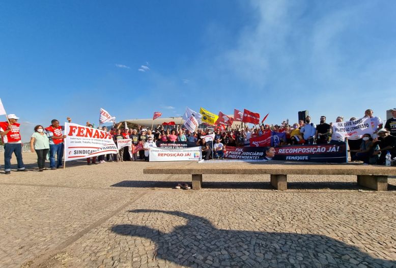 Em ato no STF, Fenajufe reúne-se com DG do STF e recomposição salarial avança mais uma casa