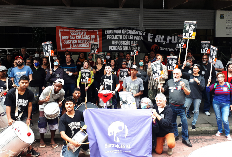 Em Brasília, STF fala em 13,5%; em Porto Alegre, ato público por reposição e em solidariedade aos colegas da JE marca dia de mobilização