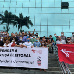 Sintrajuf-PE realiza ato em defesa da Justiça Eleitoral e da democracia no TRE-PE