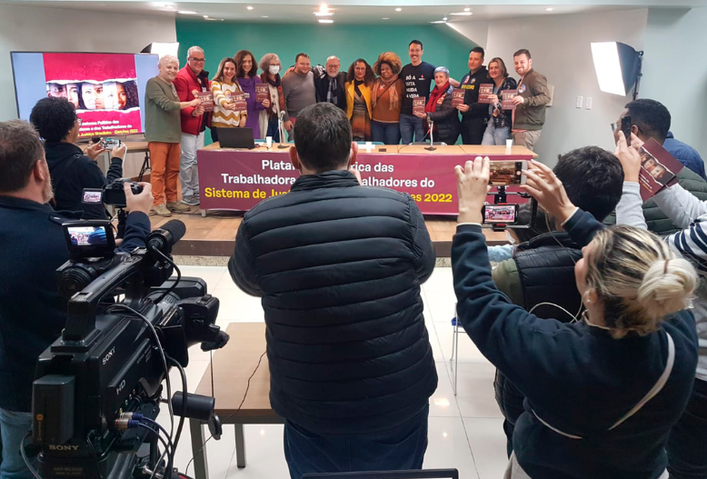 Em lançamento de Plataforma Política do Sistema de Justiça no RS, candidatos e candidatas se comprometem com pautas das categorias do Judiciário e Ministério Público