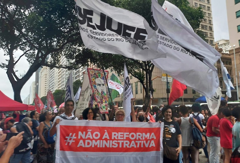 Sisejufe participa do Dia Nacional de Luta em Defesa da Educação, que também teve protesto contra a PEC 32