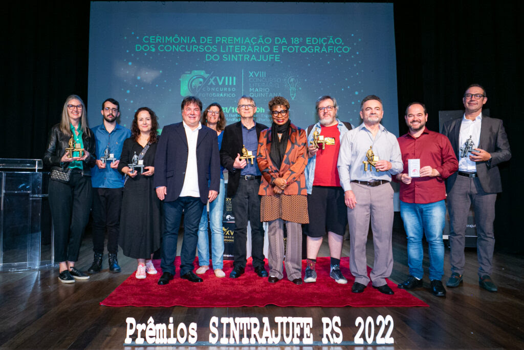 Sintrajufe/RS entrega prêmios dos concursos Literário e Fotográfico em noite que marca a volta da cerimônia presencial