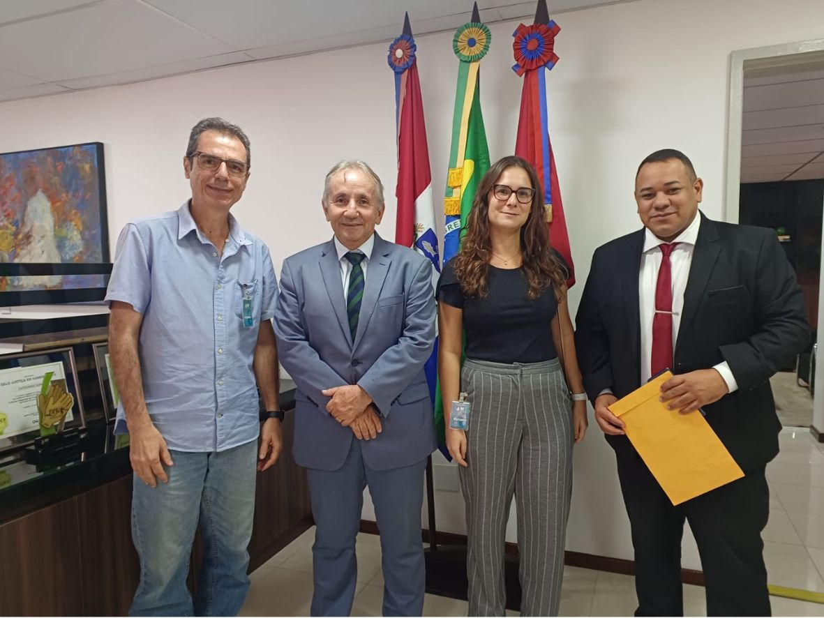 Sindjus-AL trata da pauta geral e específica dos servidores com presidente do TRT