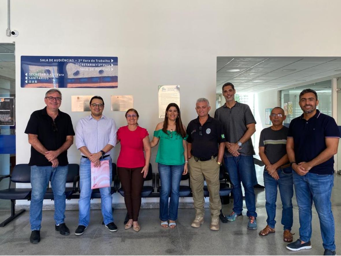 Sintrajuf-PE visita os três ramos do PJU em Petrolina e debate pautas com a categoria