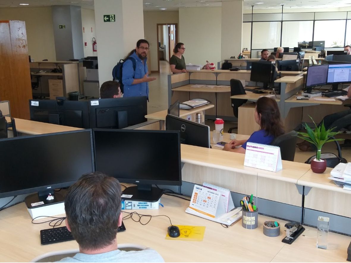 Sintrajufe/RS começa distribuição de brindes de fim de ano na Região Metropolitana e no interior; nesta quarta-feira, sindicato terá banca no TRF4