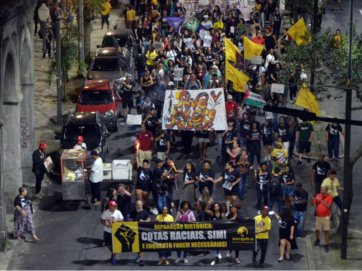 Com apresentações artísticas e chamado à luta, Marcha Independente Zumbi Dandara marcou o Dia da Consciência Negra