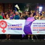 “Pela vida das mulheres, contra todas as violências!”: ato unificado e caminhada reúnem centenas de pessoas em Porto Alegre