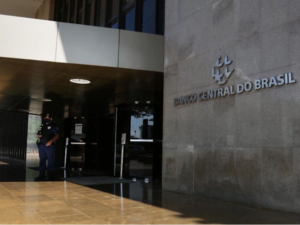 Sintrajuf-PE alerta: PEC65 é sequestro do Banco Central pelo mercado. Vote não!