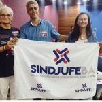 Dirigentes do Sindjufe-BA conversam com colegas no XIII Encontro de Servidores e Servidoras da Justiça Eleitoral baiana