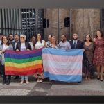 No Dia do Orgulho LGBQIAPN+, Sindjufe-BA participa de hasteamento da bandeira do movimento no TRT5