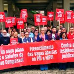 Sintrajufe/RS convoca a categoria para ato público no dia 8 de outubro, em frente ao TRF4, tendo como pauta reajuste, carreira e tratamento igual para gaúchos e catarinenses da Justiça Federal