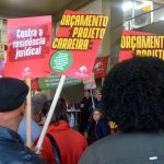 Sintrajufe/RS convoca assembleias de base dias 12 e 13, para reforçar a luta por reestruturação da carreira, reposição salarial e concurso público; envie e-mails para o ministro Barroso