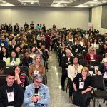 Em plenário lotado, servidores aprovam greve pelo Plano de Carreira a partir de 30 de junho