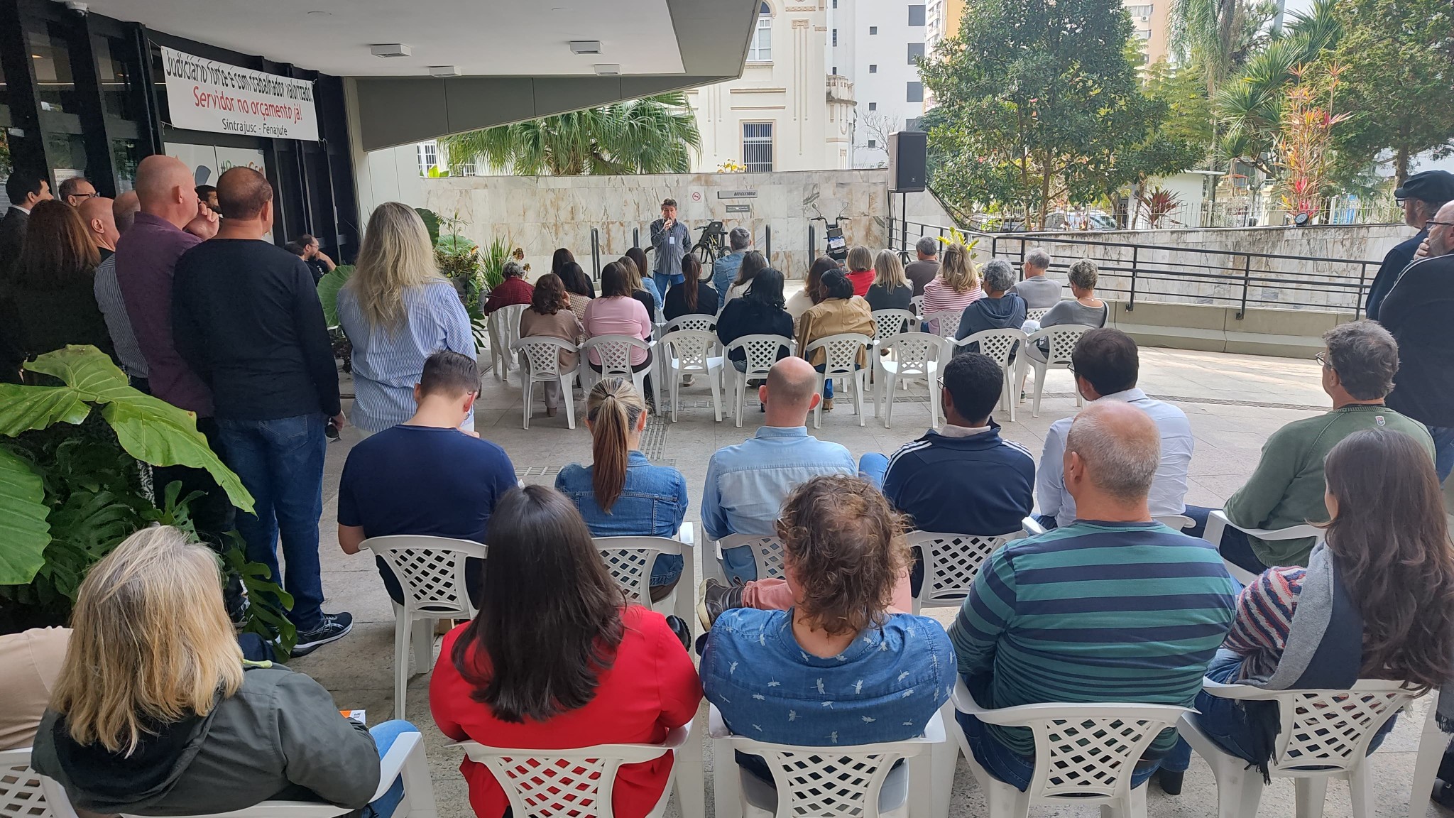 Sintrajusc organizou nesta segunda Ato em memória do colega Cezar Mauricio Ferreira e em defesa do projeto de lei em SC que leva o nome do servidor