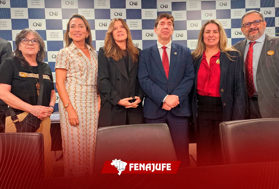 Fenajufe discute reestruturação da malha salarial, atualização dos cargos e defesa dos aposentados