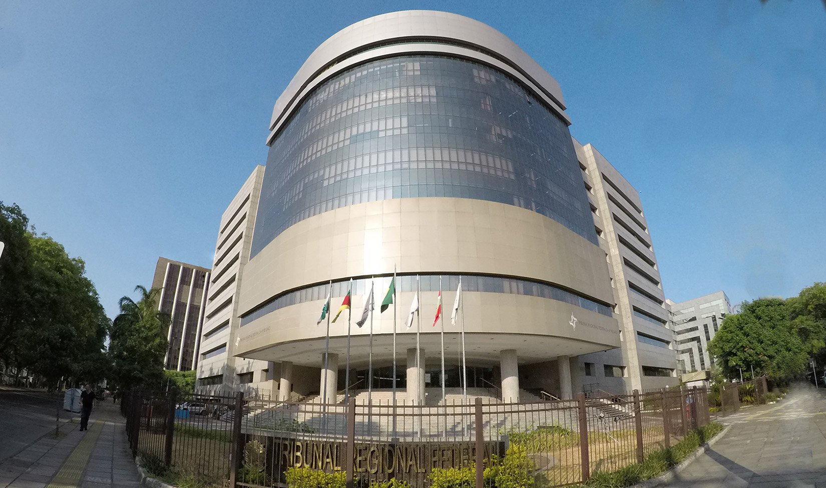 TRF-4 atende requerimento do Sinjuspar e autoriza devolução  de valores pagos em assistência à saúde