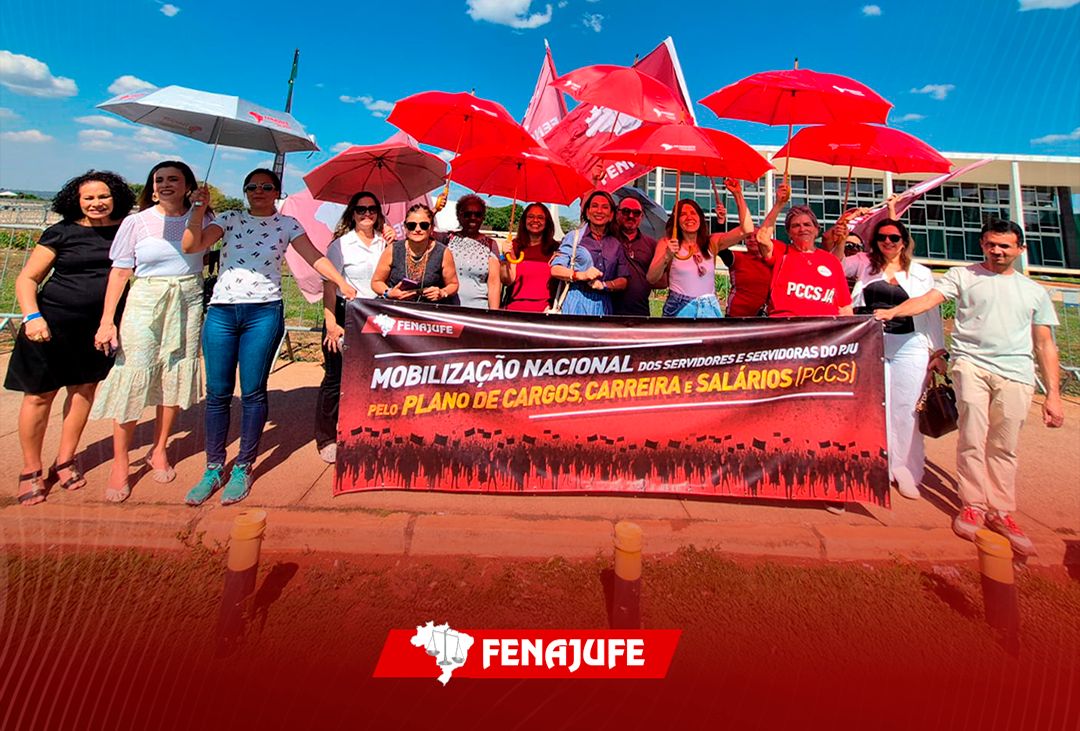 Em ato no STF, Fenajufe cobra reestruturação e diálogo urgente com o ministro Fachin