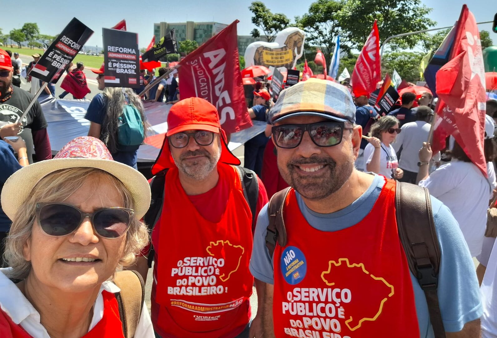 Sindjufe-BA protesta contra a Reforma Administrativa em Brasília