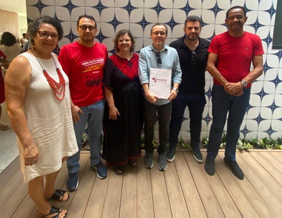 Sintrajuf-PE se reúne com Senadora Teresa Leitão