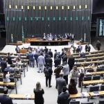 Projeto que regulamenta negociação coletiva no serviço público divide debate sobre licença sindical